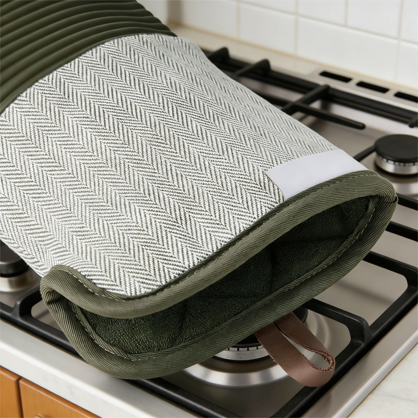 Extra Long Silicone Oven Mitts, Heat Resistant Kitchen Gloves with Non-Slip Striped Design, Soft Cotton Lining and Hanging Loop for Baking Grilling